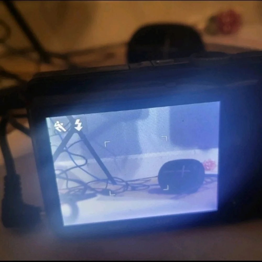 Kodak EasyShare M341 Digital Camera 12.2MP. No charger/battery Works